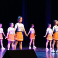 大学表演小姐姐,表演小姐姐的青春魅力演绎
